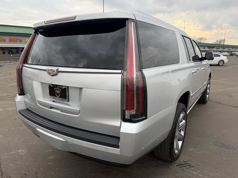 Used 2019 Cadillac Escalade ESV Premium Luxury image 7