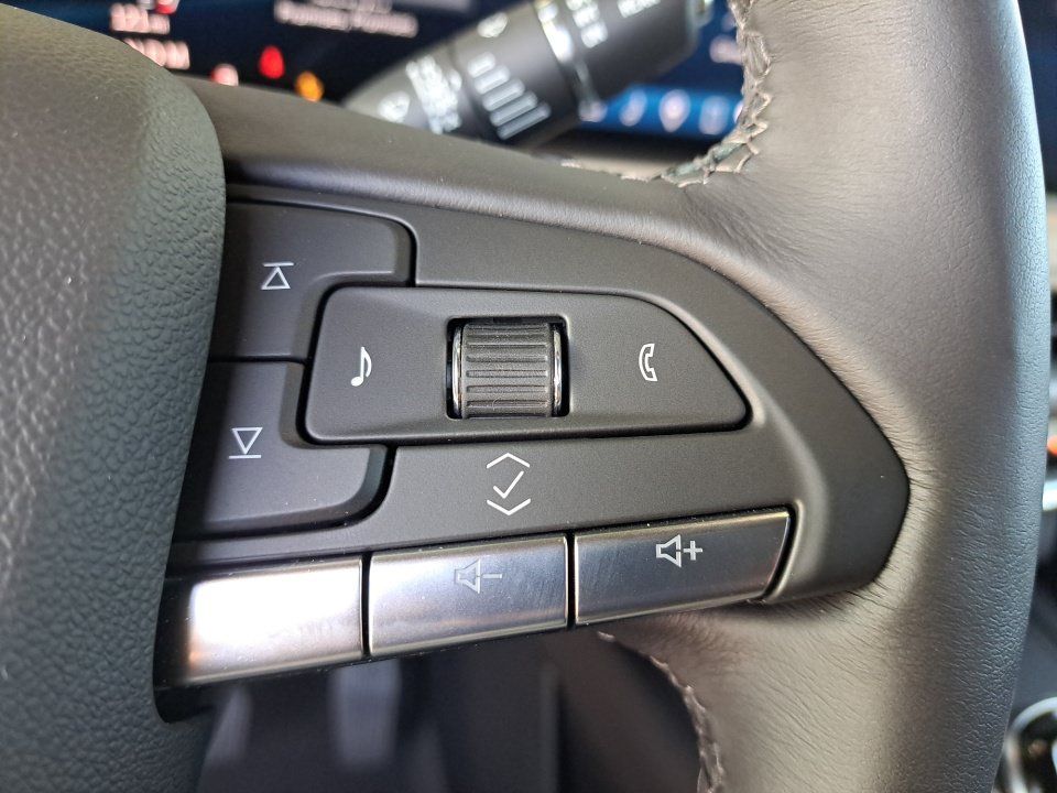 Certified 2024 Cadillac XT4 Luxury w/ Cold Weather Package FWD image 33