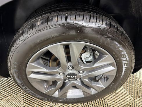 Used 2023 Kia Seltos S image 19