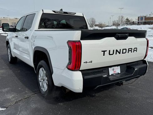 Used 2022 Toyota Tundra SR5 w/ SR5 Convenience Package image 8