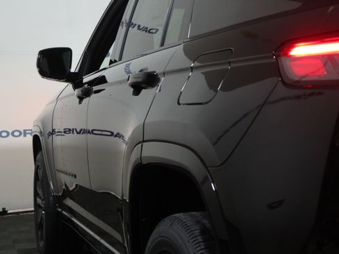 New 2026 Jeep Grand Cherokee Limited AWD/4WD image 9