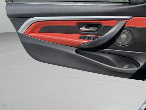 Used 2017 BMW M4 Convertible RWD image 28