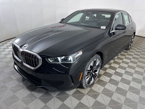 New 2025 BMW 530i xDrive w/ Premium Package image 5