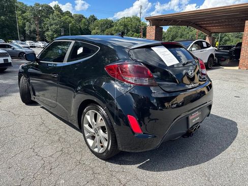 Used 2017 Hyundai Veloster FWD image 2
