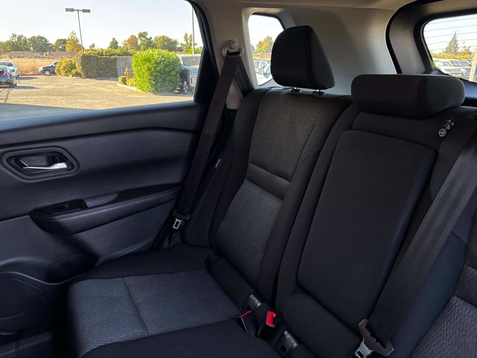 Used 2025 Nissan Rogue SV AWD/4WD image 40