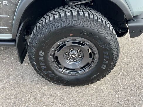 Used 2024 Ford Bronco Everglades image 10