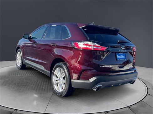 Used 2022 Ford Edge Titanium image 3