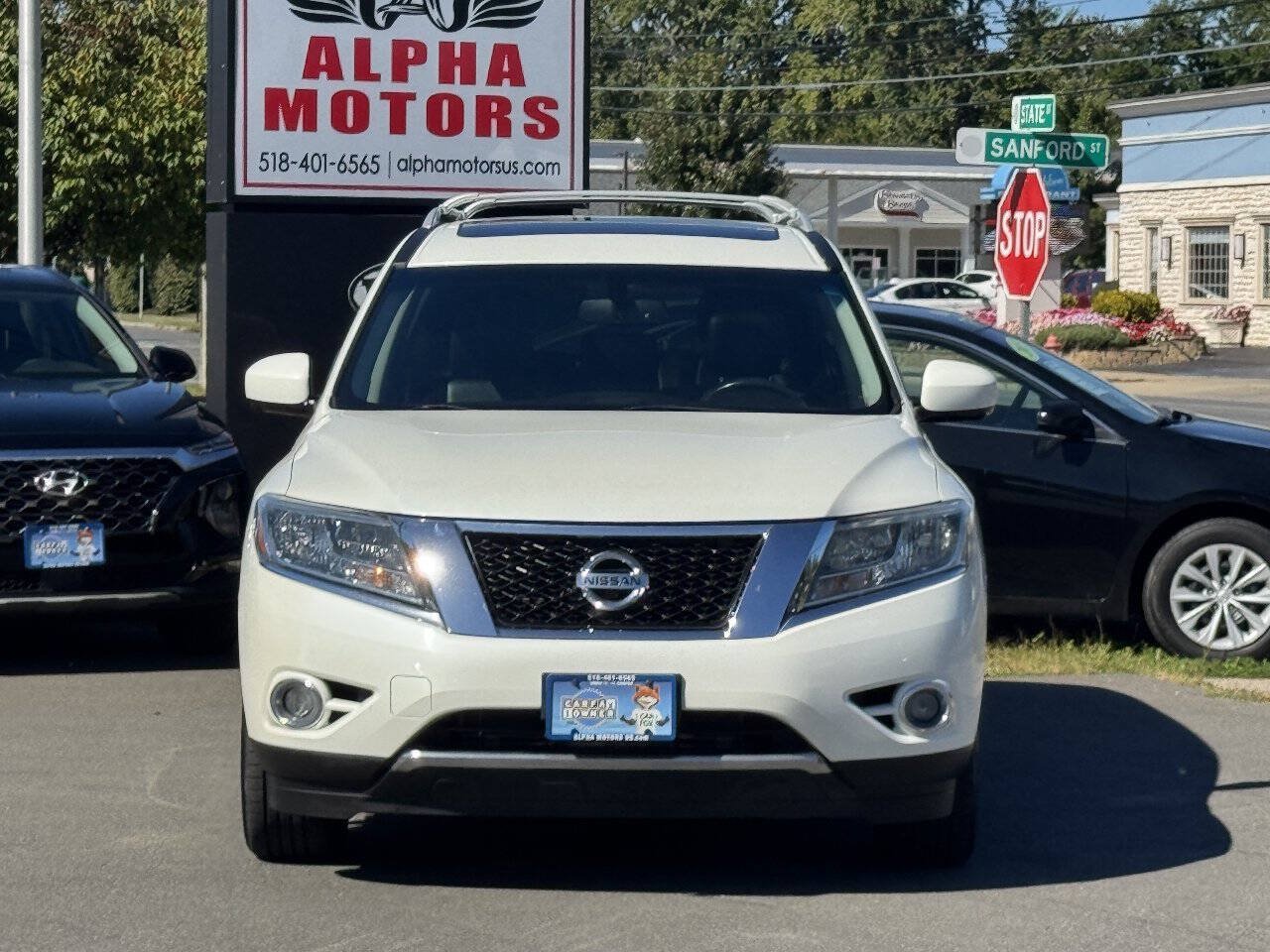 Used 2015 Nissan Pathfinder SL w/ SL Premium Package FWD image 2