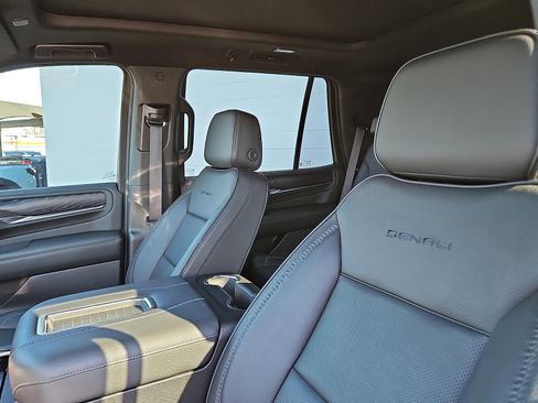 Used 2022 GMC Yukon Denali AWD/4WD image 8