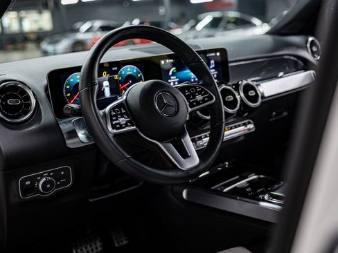 Used 2020 Mercedes-Benz GLB 250 4MATIC image 9