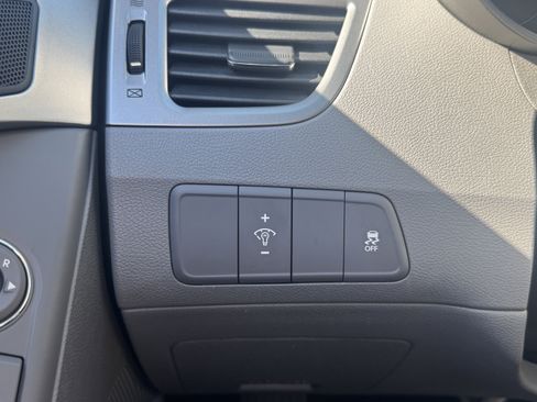 Used 2011 Hyundai Elantra GLS w/ Preferred Equipment Pkg 3 FWD image 33