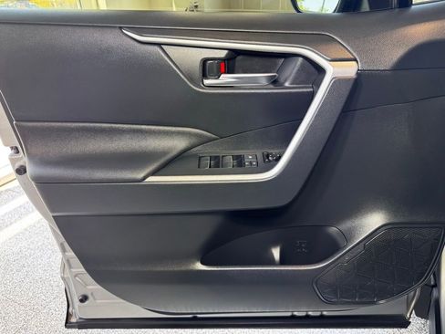 Used 2019 Toyota RAV4 XLE Premium AWD/4WD image 20