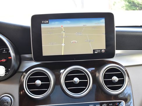 Used 2017 Mercedes-Benz GLC 300 4MATIC image 31