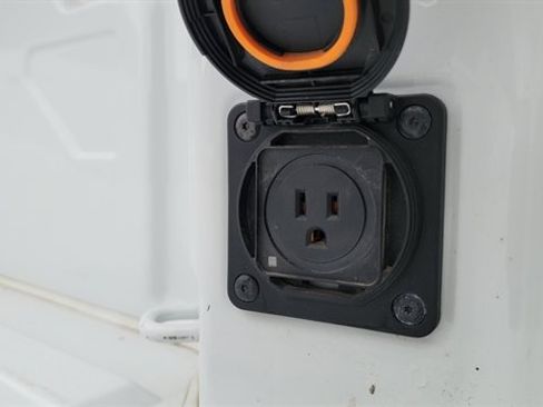 Used 2024 Chevrolet Silverado 3500 LT image 8