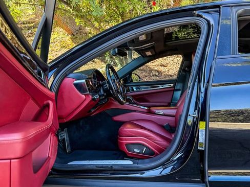 Used 2018 Porsche Panamera 4 image 22