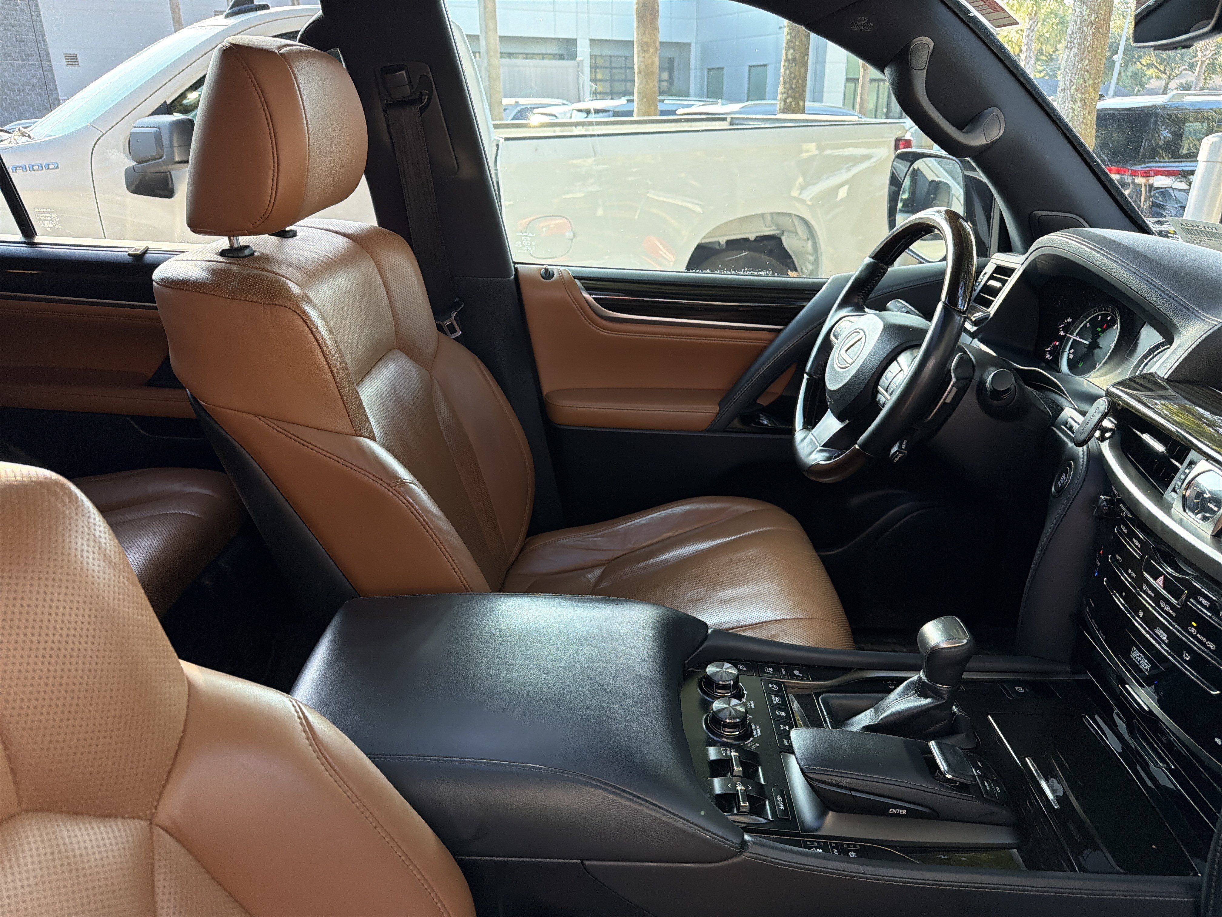 Used 2021 Lexus LX 570 4WD w/ Sport Package image 44