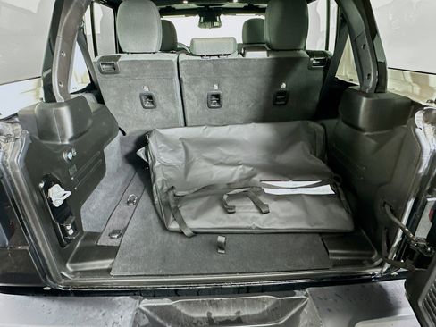 Used 2025 Jeep Wrangler Sahara w/ Safety Group image 27