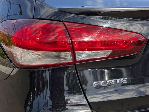 Used 2018 Kia Forte S image 13