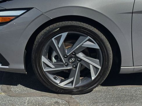 Used 2025 Hyundai Elantra SEL image 36