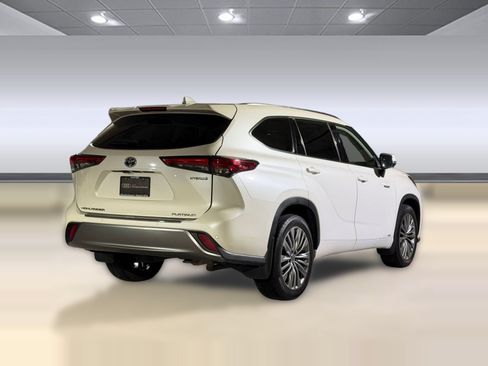 Used 2021 Toyota Highlander Platinum AWD/4WD image 9