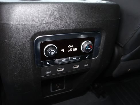 Used 2022 Chevrolet Tahoe Z71 w/ Off-Road Capability Package image 24