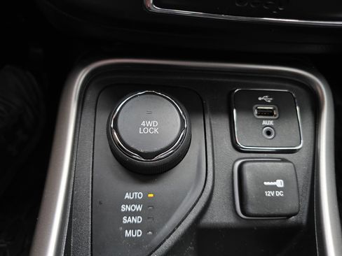 Used 2018 Jeep Compass Sport image 23