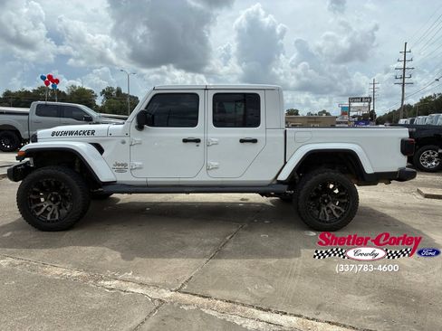 Used 2020 Jeep Gladiator Overland AWD/4WD image 4