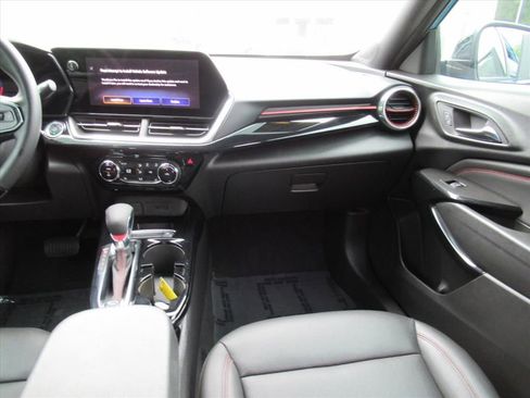 Used 2025 Chevrolet Trax RS FWD image 14