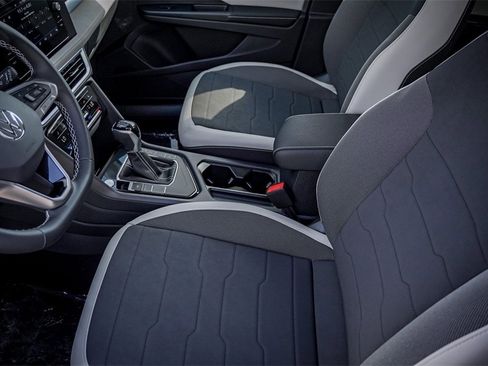 New 2026 Volkswagen Taos SE image 13