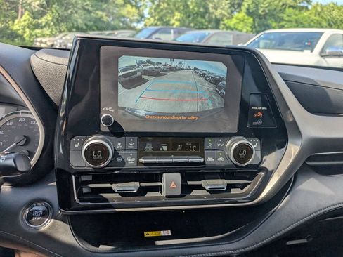 Used 2023 Toyota Highlander XLE FWD image 28