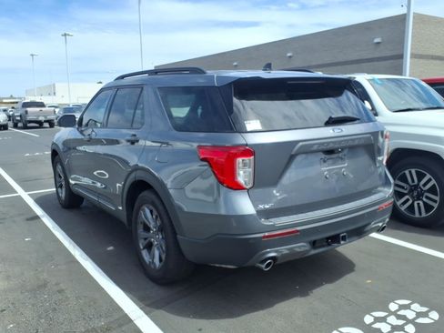 Used 2023 Ford Explorer XLT w/ Equipment Group 202A image 4
