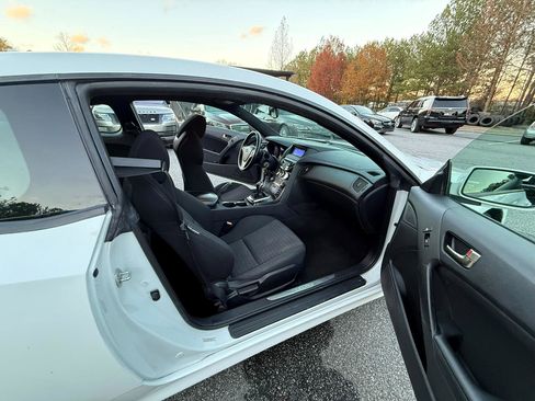 Used 2013 Hyundai Genesis 2.0T image 10
