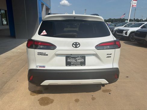 Used 2022 Toyota Corolla Cross XLE w/ Convenience Package AWD/4WD image 5