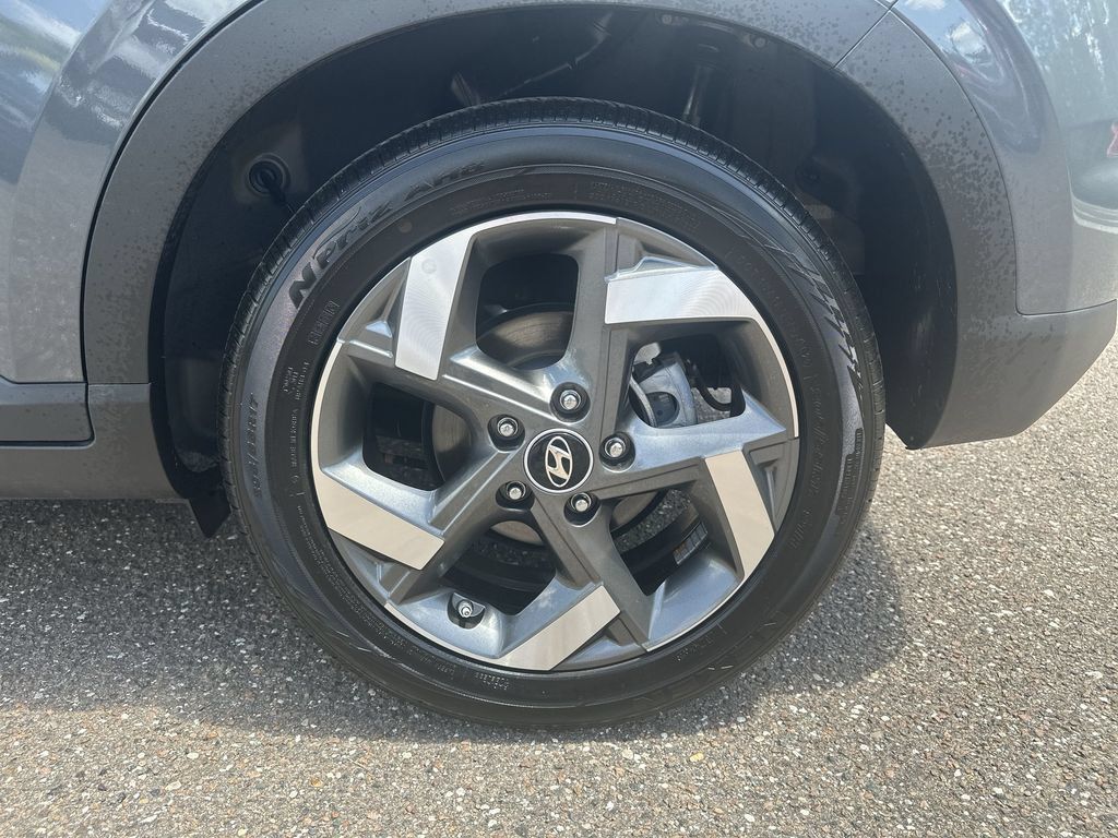 Used 2025 Hyundai Venue SEL FWD image 32