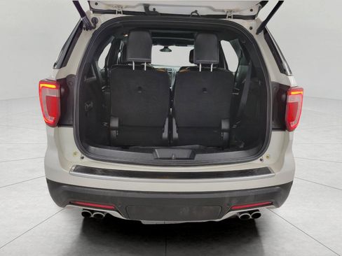 Used 2018 Ford Explorer Platinum image 35