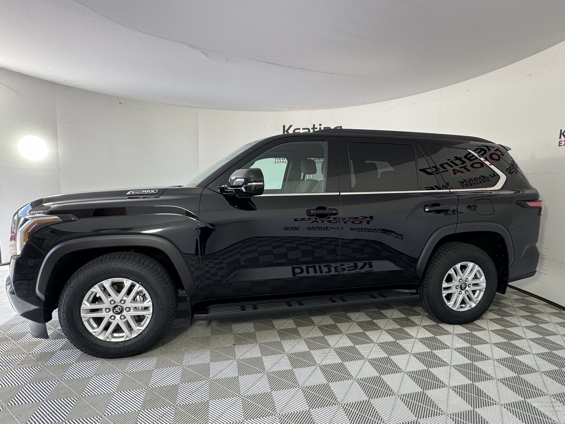 Certified 2025 Toyota Sequoia SR5 AWD/4WD image 9