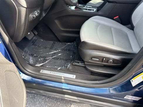 Used 2021 Chevrolet Equinox Premier FWD image 19