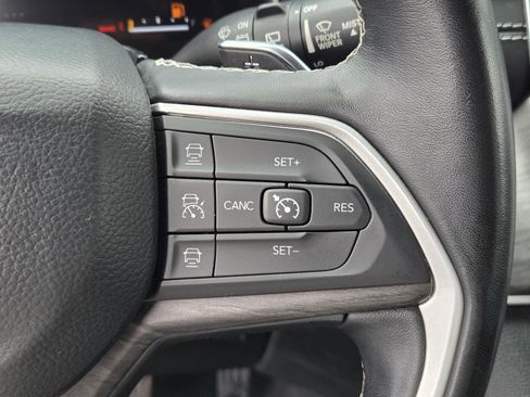 Certified 2022 Jeep Grand Cherokee L Limited RWD image 18