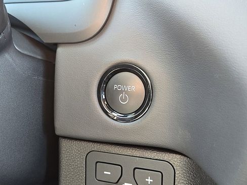 Used 2026 Toyota Tundra Platinum AWD/4WD image 31