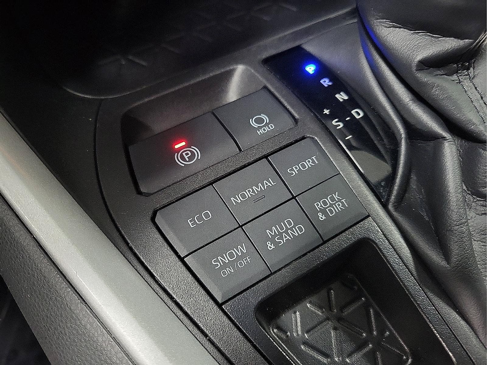 Certified 2024 Toyota RAV4 LE AWD/4WD image 17