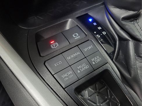 Used 2024 Toyota RAV4 LE AWD/4WD image 17