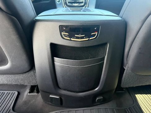 Used 2019 Cadillac Escalade Luxury AWD/4WD image 42