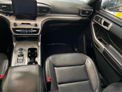 Used 2023 Ford Explorer XLT w/ Equipment Group 202A image 8