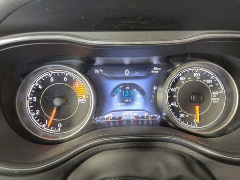 Used 2022 Jeep Cherokee Trailhawk w/ Sound & Nav Group AWD/4WD image 23