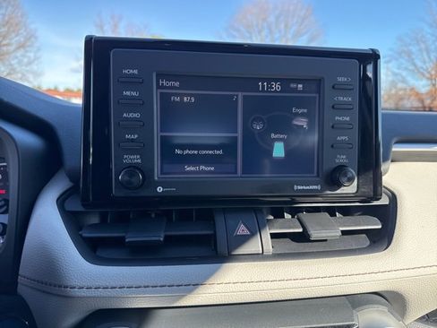 Used 2022 Toyota RAV4 XLE image 32