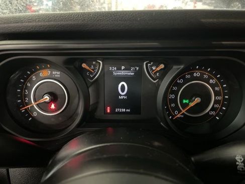 Used 2025 Jeep Wrangler Sport S image 23