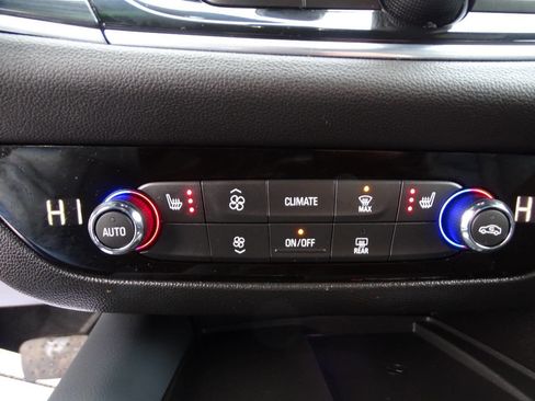 Used 2022 Buick Enclave Essence w/ Sport Touring Edition image 31