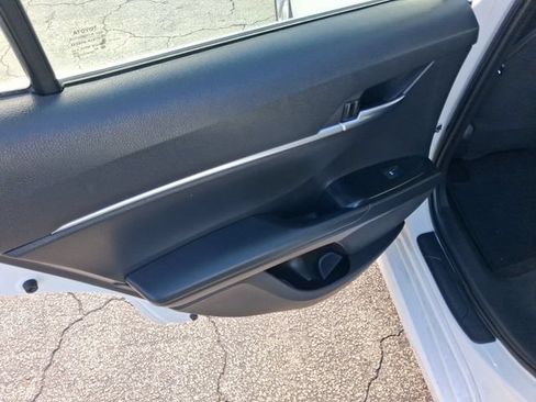 Used 2020 Toyota Camry LE FWD image 9
