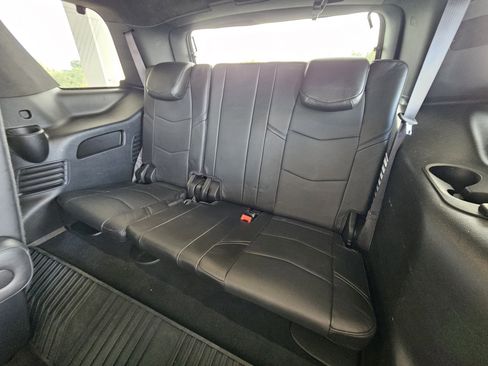 Used 2016 Cadillac Escalade Platinum image 30