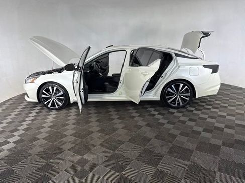 Used 2020 Nissan Altima 2.5 SR w/ Premium Package FWD image 11